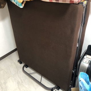 折りたたみ式ベッド
