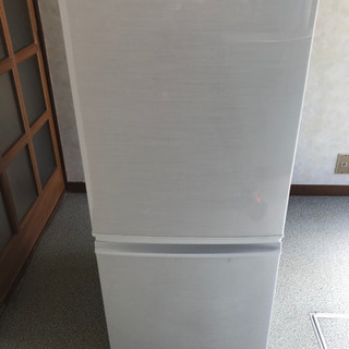 【引き取り限定】SHARP 冷蔵庫　137L 2013年製