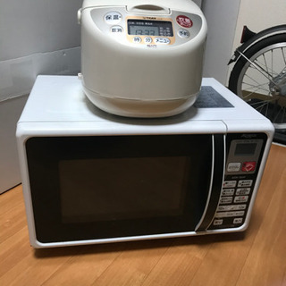 炊飯器と電子レンジをセットで1000円！ まだまだ使えます！