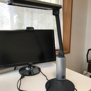 【値下げ】チェア付き！広々【机、サイドデスクセット　デスクライト付き】パソコンは付きません。の画像