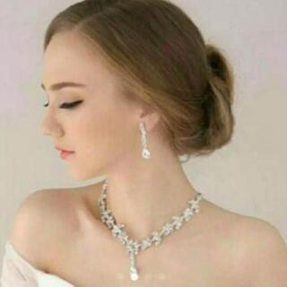 結婚式セット　ウェルカムボード　ネックレス　イヤリング　ヘアアクセサリー　芳名帳　の画像