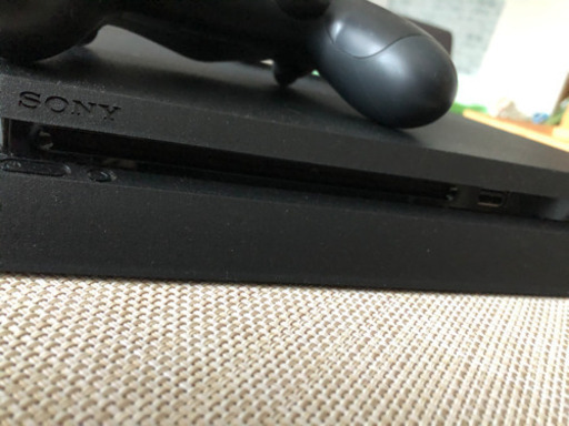 PS4 本体　コントローラー2つ　ほぼ未使用　中古