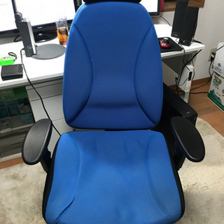 【値下げ】チェア付き！広々【机、サイドデスクセット　デスクライト付き】パソコンは付きません。の画像