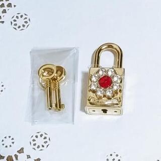 Samantha Thavasa　サマンサタバサ　ビジュー南京錠　チャームの画像