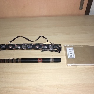 雅楽で必要な龍笛と楽譜です。の画像