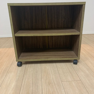 キャスター付きの棚の画像
