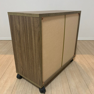 キャスター付きの棚の画像