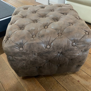 スツールソファー　通常19800円を2980円　ヌタ〜ってした新素材😆