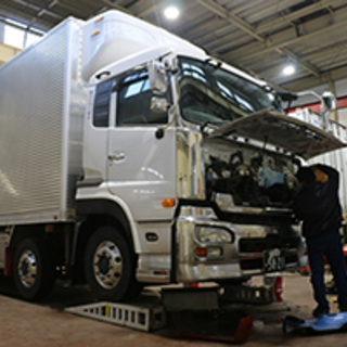 働きやすい環境整備強化中 トラック整備士・メカニック【本社・正社員】の画像