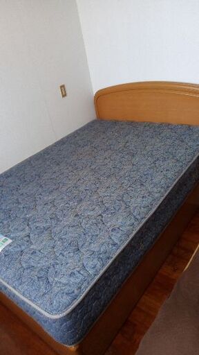 ダブルベッド売ります！寝具一式付き！