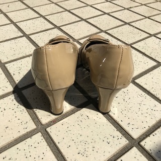 パンプス（ベージュ）の画像