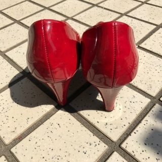 パンプス赤（未使用）の画像