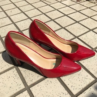 パンプス赤（未使用）の画像