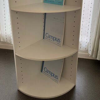 【500円でお譲りします】コーナー収納の画像