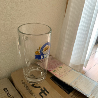 ビールジョッキ　ビールグラス　大量の画像