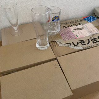 ビールジョッキ　ビールグラス　大量の画像
