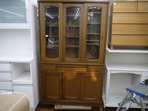 １時間無料軽トラ貸出し、有料配送あり【トレファク入間店】カリモクの食器棚のご紹介！!
