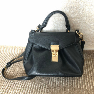 新品に近いショルダーバッグ
