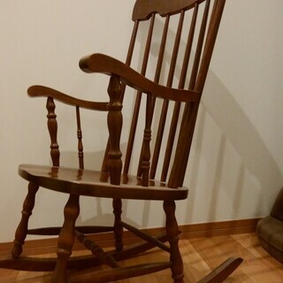 木製ロッキングチェアの画像