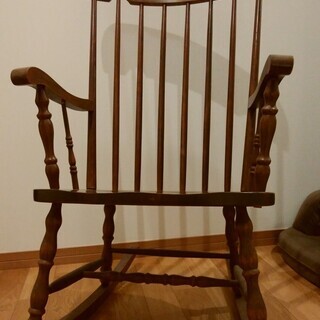 木製ロッキングチェアの画像