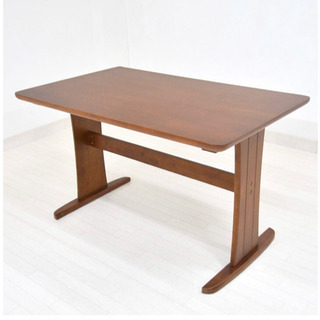 ダイニングテーブルの画像