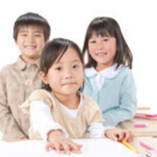 Honey Bee Kids' English and Yoga（子供英会話＋女性向けヨガの教室）https://www.honeybeekidsenglish.com/の画像