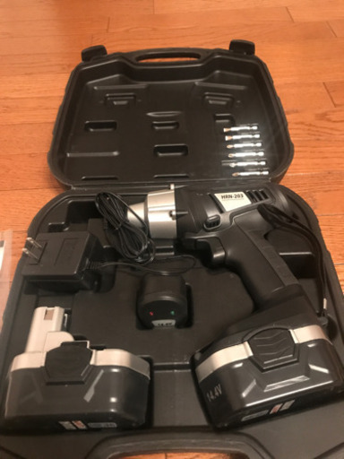 インパクトドライバー　電動ドリル　DIY 工具