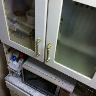 食器棚のみになります。