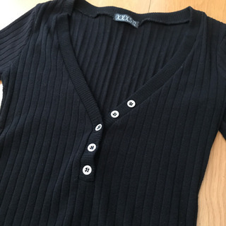 トップス　黒の画像