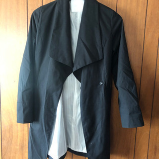 セシルマクビーの黒いコートの画像