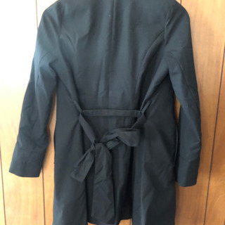 セシルマクビーの黒いコートの画像