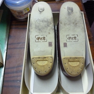 伊と忠の和装草履の画像
