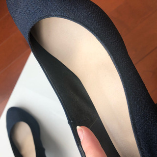 定価8000円ほど ロイヤルブルーのシンプルなパンプスの画像