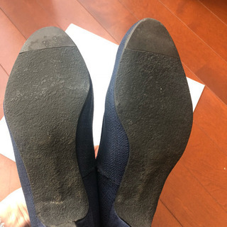 定価8000円ほど ロイヤルブルーのシンプルなパンプスの画像