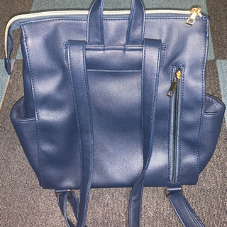 ブルーのリュックの画像