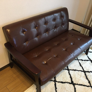 2人掛けレトロ風ソファの画像
