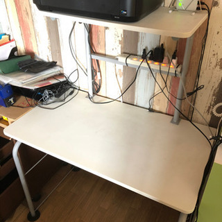 デスク　棚付きの画像
