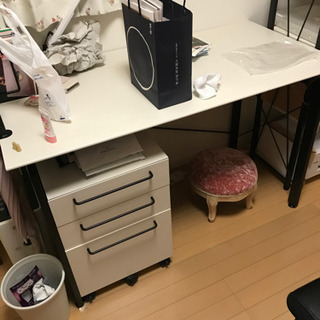 （急募・価格交渉可能）ニトリ　学習机＆脇机＆本棚3点セット