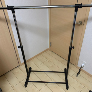 ハンガーラックの画像