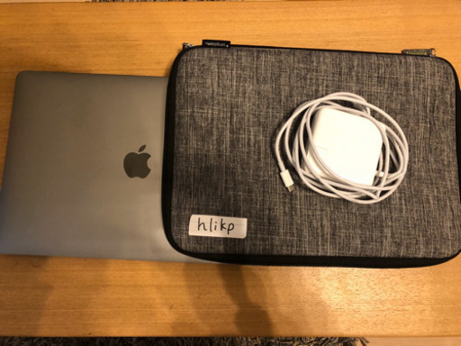 MacBookPro 13インチ【持ち運び用カバー付き】
