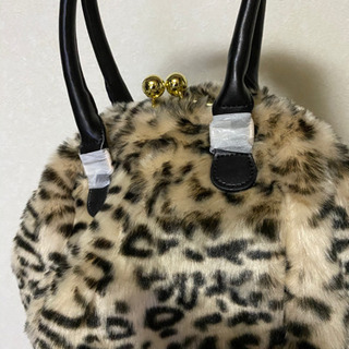 ガマ口タイプで可愛い🎀ヒョウ柄のバックの画像