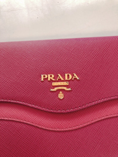 PRADA財布