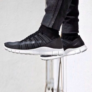 定価21,600円 NIKE ナイキフリーフライニットマーキュリアル 28cmの画像