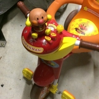 アンパンマン三輪車の画像
