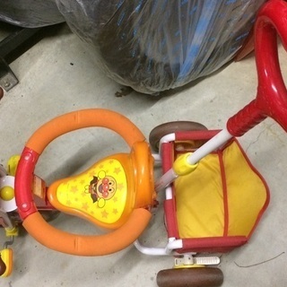 アンパンマン三輪車の画像