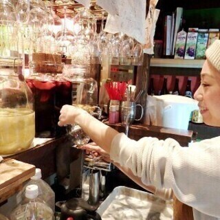 【日払い可】渋谷駅1分☆レトログラスで話題沸騰の大衆酒場☆髪色ネ...