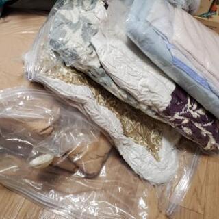 布団又は毛布、敷きパッドをお譲りします。