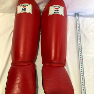ファイティングロード◆レッグガード赤