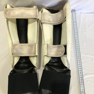 ファイティングロード◆レッグガード白の画像