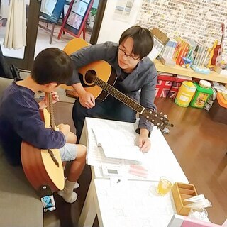 4月日曜日のウクレレ、ギター体験会